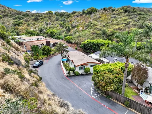 Laguna Beach, CA 92651,30802 Coast M11