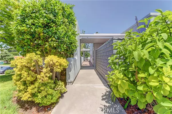 Laguna Woods, CA 92637,2205 Via Mariposa A
