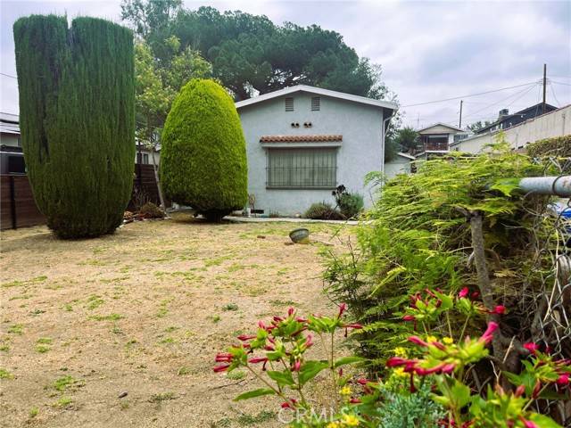 1024 Farnam ST, Los Angeles, CA 90042