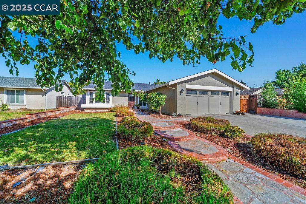 3330 Gloucester PL, Fremont, CA 94555-2211