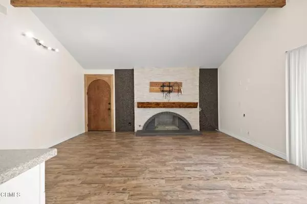 Oxnard, CA 93036,528 W Vineyard AVE