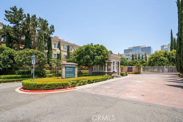 Santa Ana, CA 92707,3415 S Main ST F