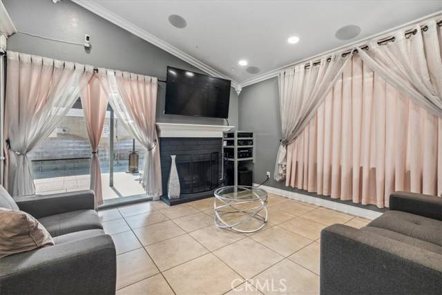 Colton, CA 92324,1352 Whiteoak RD