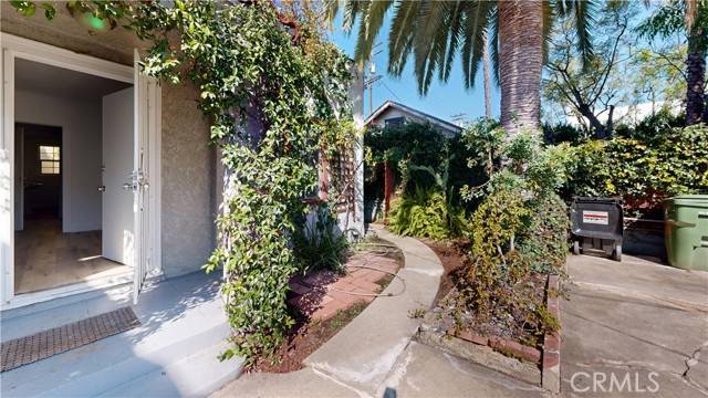 Los Angeles, CA 90038,1143 N Sycamore AVE