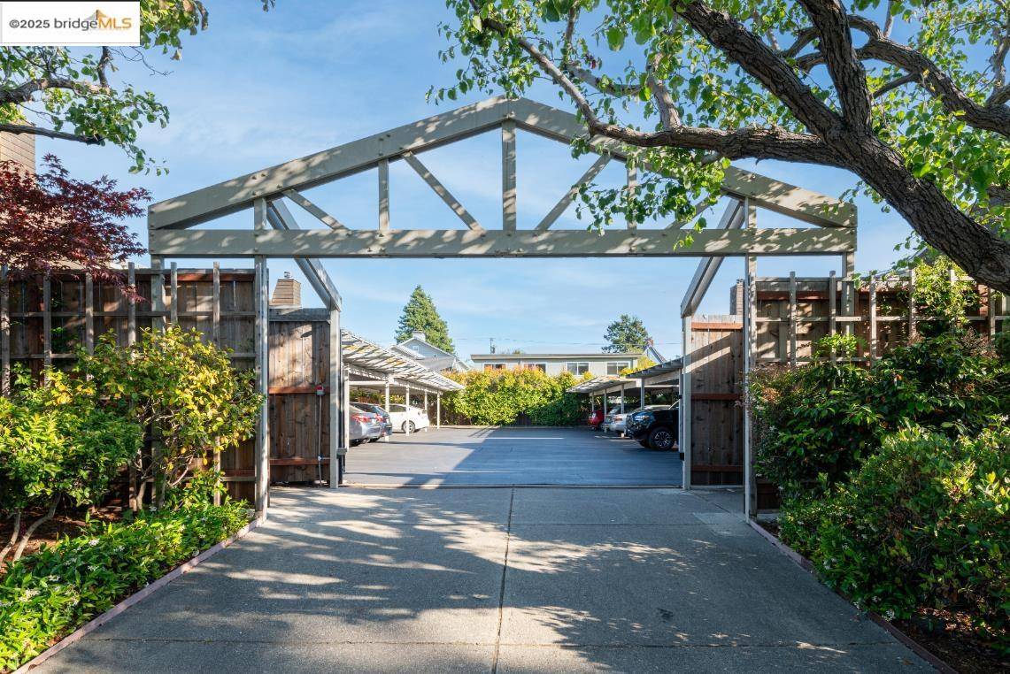 Berkeley, CA 94703,1812 Dwight Way 1/2
