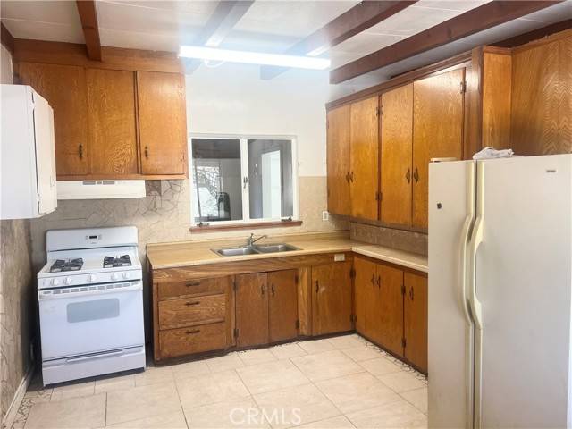 Joshua Tree, CA 92252,6124 El Reposo ST