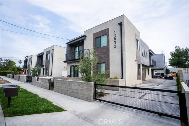 13932 Bessemer ST B, Valley Village, CA 91401