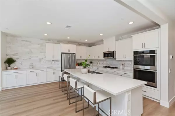 Fontana, CA 92336,16707 Island Oak ST