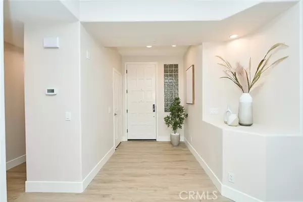 Huntington Beach, CA 92649,4165 Warner AVE 203