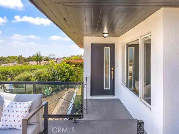 Redondo Beach, CA 90277,320 Calle Mayor