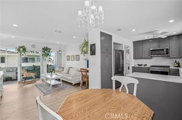 Newport Beach, CA 92660,1722 Westcliff DR 11