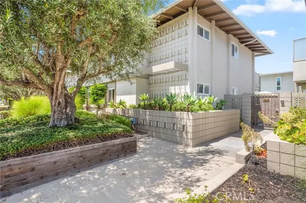 Newport Beach, CA 92660,1722 Westcliff DR 11