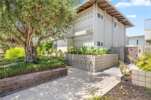 Newport Beach, CA 92660,1722 Westcliff DR 11