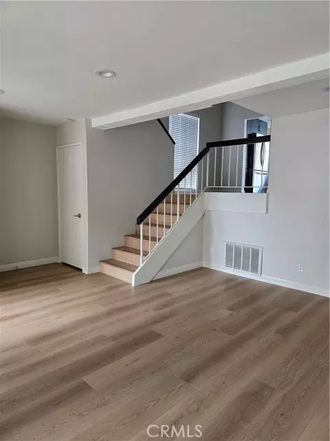 Woodland Hills, CA 91367,5800 Owensmouth AVE 21