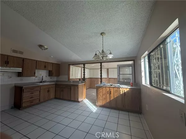 Rialto, CA 92376,941 S Sycamore AVE