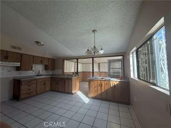 Rialto, CA 92376,941 S Sycamore AVE