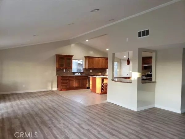 Woodland Hills, CA 91367,5853 Mcdonie AVE