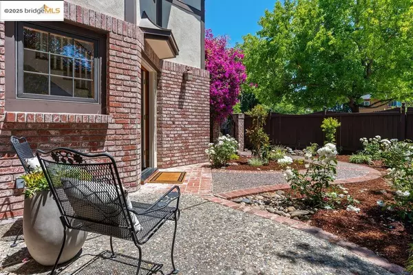 Redwood City, CA 94061,2668 Washington Ave