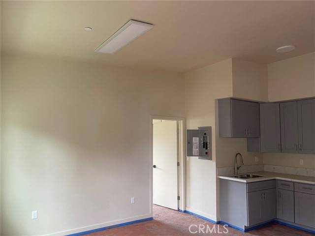 Los Angeles, CA 90003,8854 Wall ST