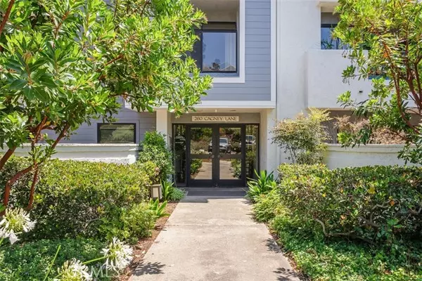 Newport Beach, CA 92663,260 Cagney LN 206