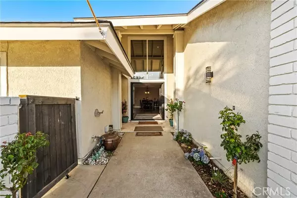 Claremont, CA 91711,2040 Cape Cod CT