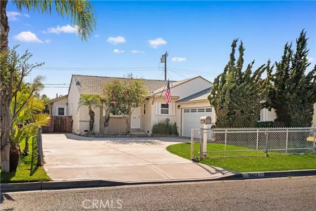 11401 Kathy LN, Garden Grove, CA 92840