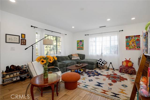 Los Angeles, CA 90042,917 N Avenue 51