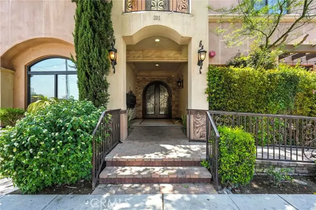 201 N Reese PL 101, Burbank, CA 91506