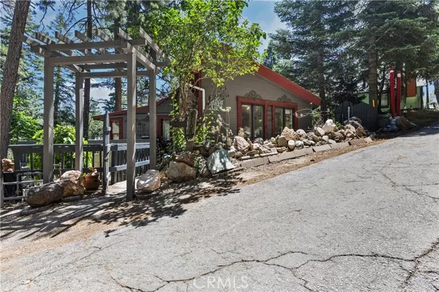 25108 Grand View DR, Crestline, CA 92325