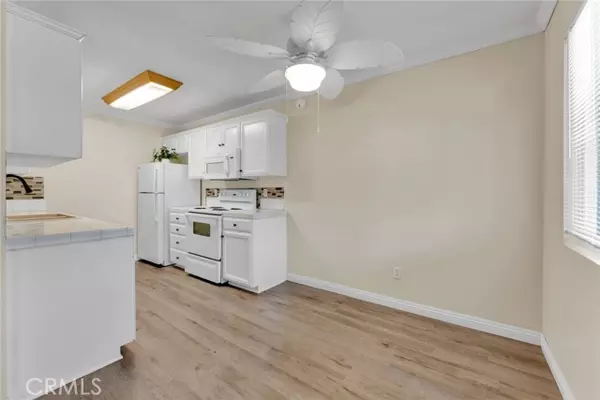 Escondido, CA 92027,2041 E Grand Ave 24