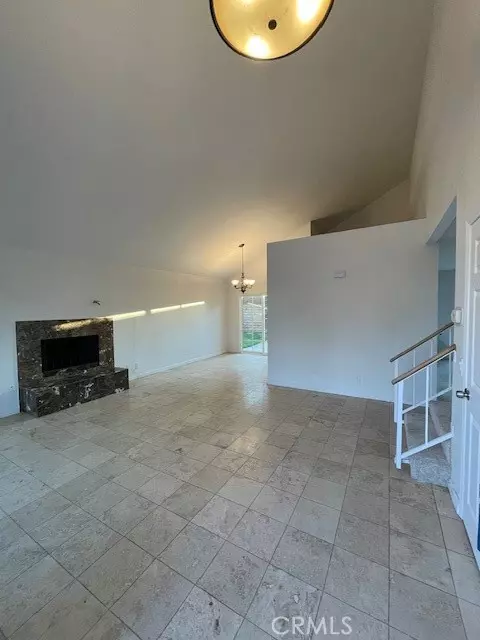 Canoga Park, CA 91304,8359 Deering AVE