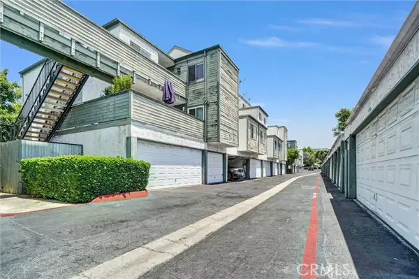 Santa Ana, CA 92703,619 N Bristol ST 13