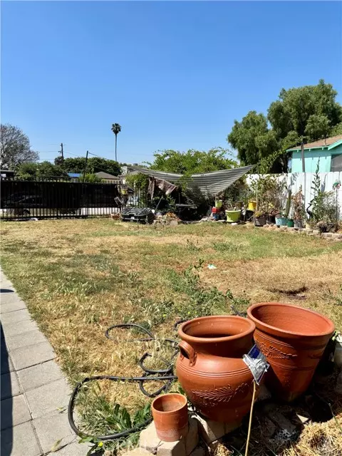 Los Angeles, CA 90003,347 E 102nd ST