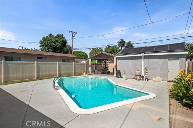 Long Beach, CA 90810,2072 Fashion AVE