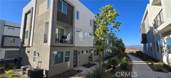 Valencia, CA 91381,26809 Keystone LOOP