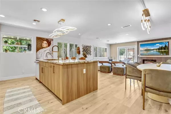 Woodland Hills, CA 91364,21701 Costanso ST