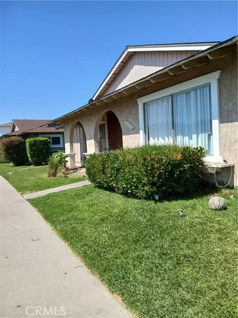 Huntington Beach, CA 92647,16542 Sabot LN