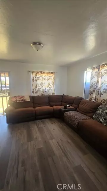 Fontana, CA 92335,9023 Olive ST