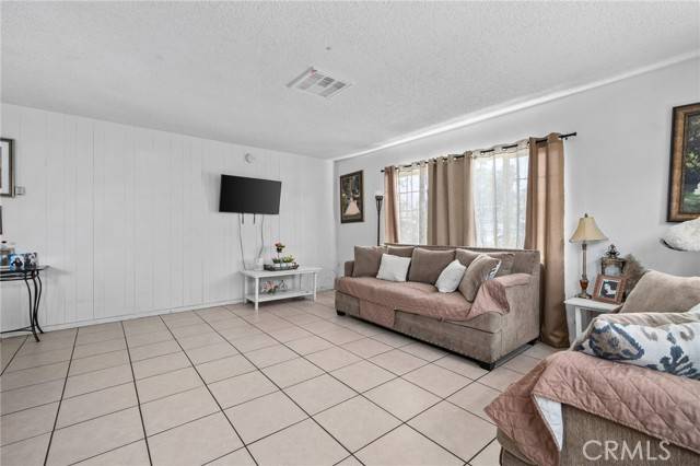 San Bernardino, CA 92404,7032 Dwight WAY