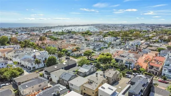 Corona Del Mar, CA 92625,606 Begonia AVE