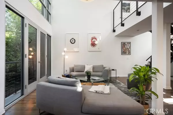 Los Angeles, CA 90029,4111 W Sunset BLD 220