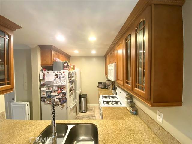 Irvine, CA 92618,180 Lemon Grove 227