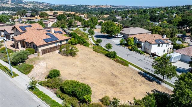Paso Robles, CA 93446,594 Red Cloud RD