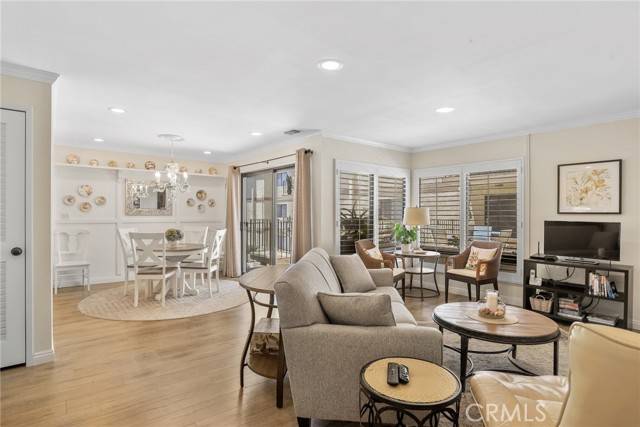 Signal Hill, CA 90755,2722 E 20th ST 202