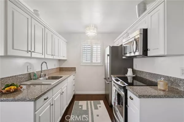 Redondo Beach, CA 90278,2704 Voorhees AVE 4