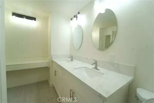 Santa Ana, CA 92701,600 W Third St B211