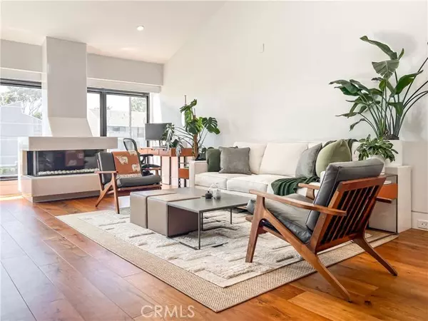 Newport Beach, CA 92663,200 Paris LN 315