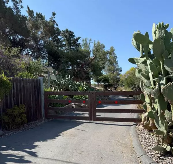 Lakeside, CA 92040,12993 Old Barona RD
