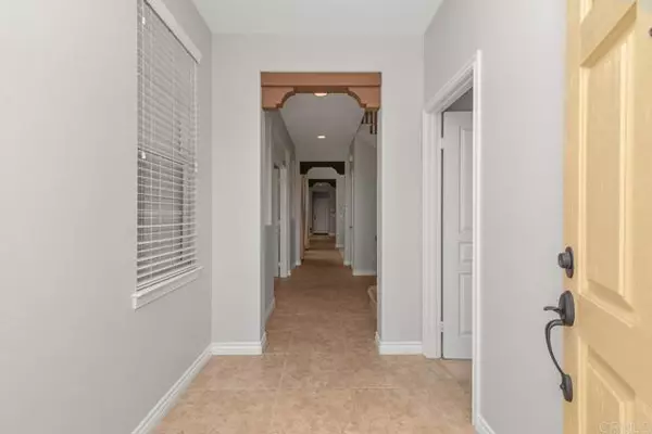 Carlsbad, CA 92009,6211 Dartington WAY