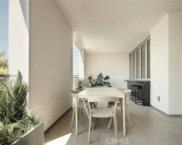 838 N Kings RD 204, West Hollywood, CA 90069